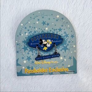 Mickey 2002 Passholder Exclusive Disney Pin 13976